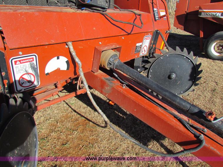 image for item G4463 Hesston 565A round baler