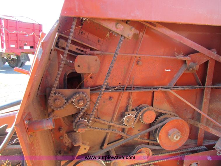 image for item G4463 Hesston 565A round baler