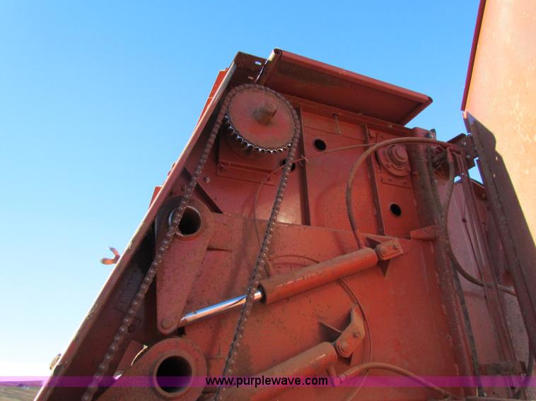 image for item G4463 Hesston 565A round baler