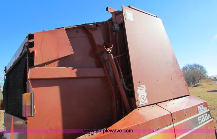 image for item G4463 Hesston 565A round baler