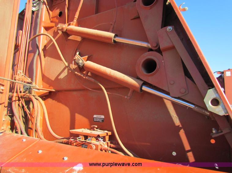 image for item G4463 Hesston 565A round baler