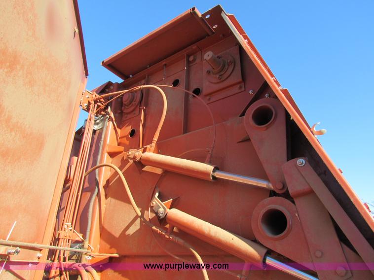 image for item G4463 Hesston 565A round baler