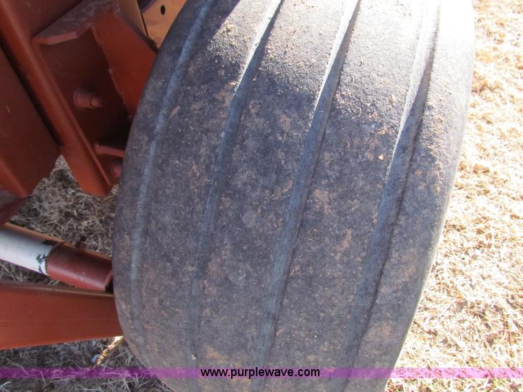 image for item G4463 Hesston 565A round baler