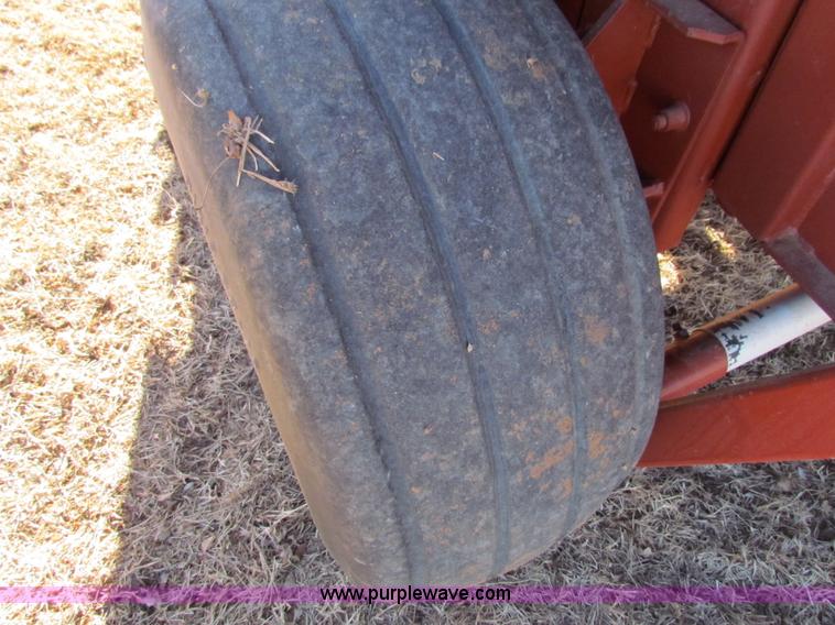 image for item G4463 Hesston 565A round baler