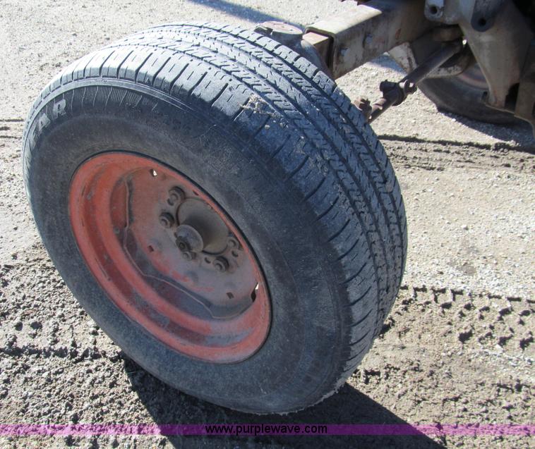 image for item G9647 1965 Massey-Ferguson 65 tractor