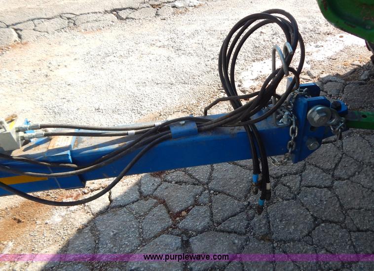 image for item H3825 2011 Kinze 3500 8/15 pivot fold Interplant planter