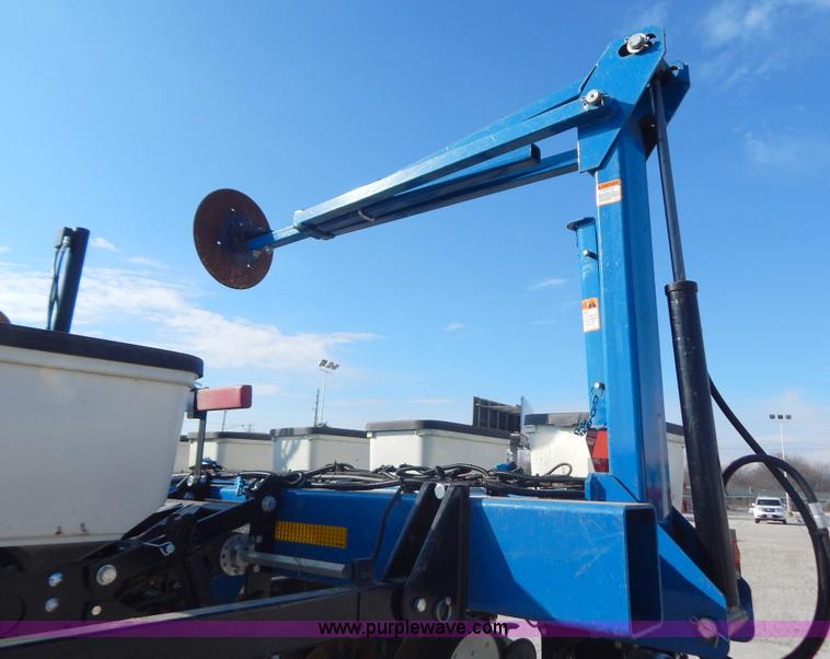 image for item H3825 2011 Kinze 3500 8/15 pivot fold Interplant planter