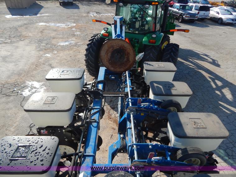 image for item H3825 2011 Kinze 3500 8/15 pivot fold Interplant planter