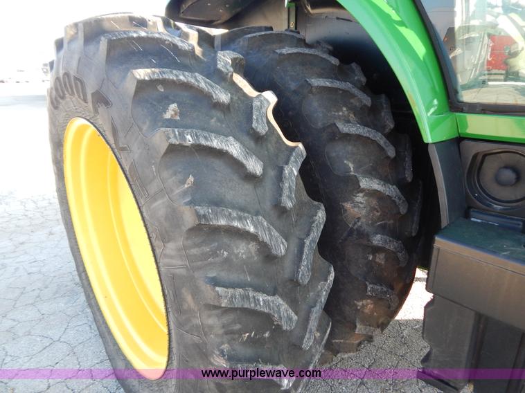 image for item H3832 2009 John Deere 7630 MFWD tractor