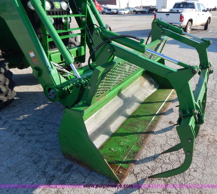 image for item H3832 2009 John Deere 7630 MFWD tractor