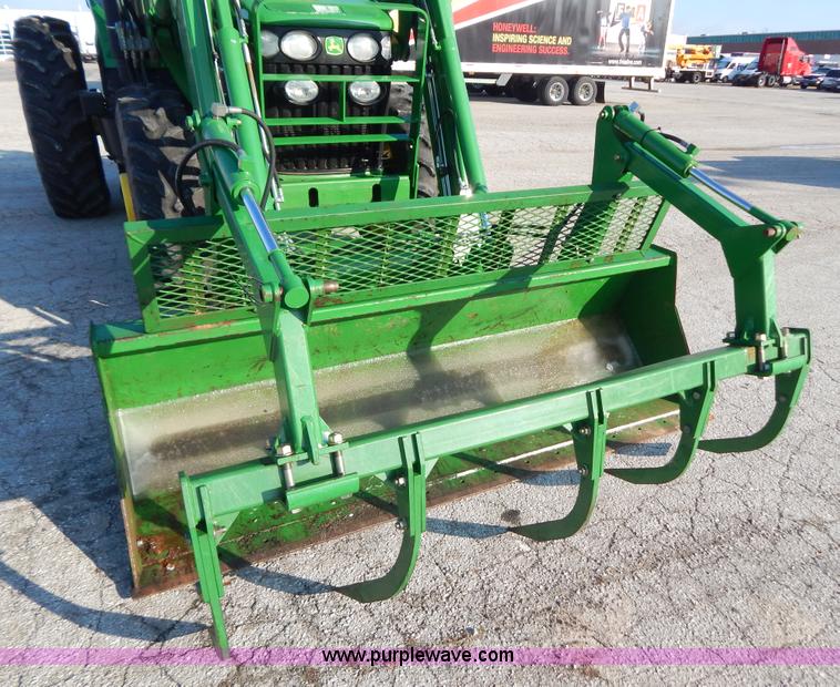 image for item H3832 2009 John Deere 7630 MFWD tractor