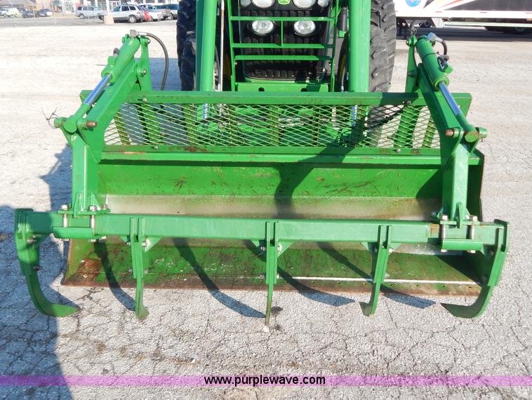 image for item H3832 2009 John Deere 7630 MFWD tractor