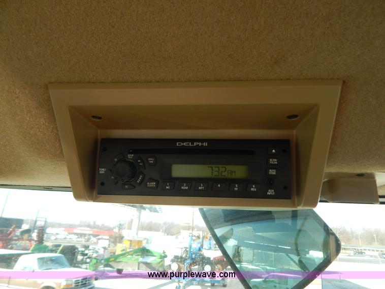 image for item H3832 2009 John Deere 7630 MFWD tractor