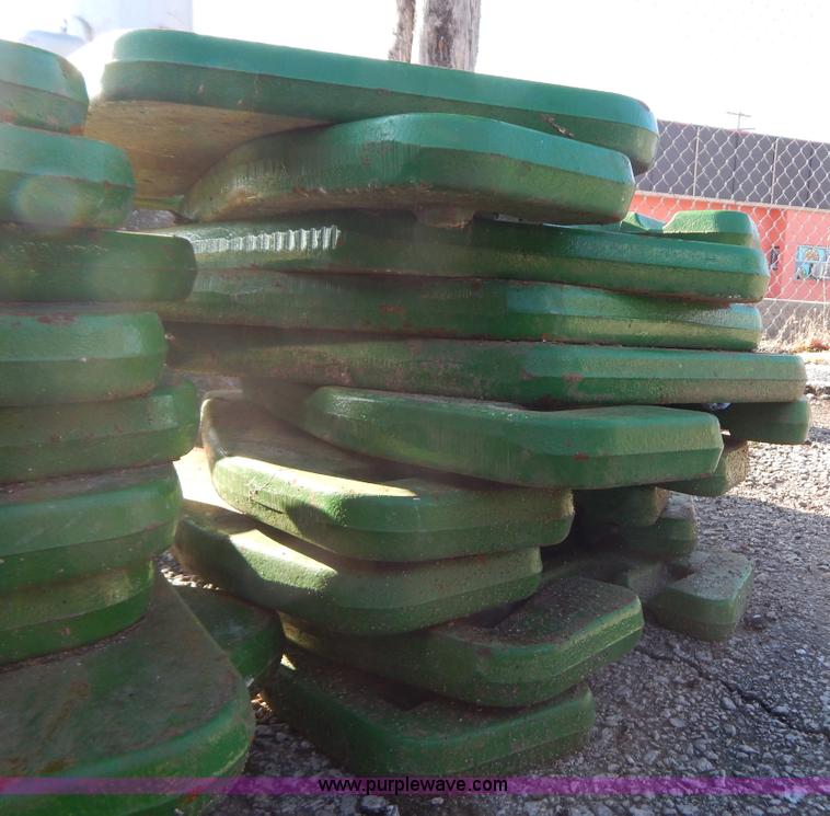 image for item H3832 2009 John Deere 7630 MFWD tractor