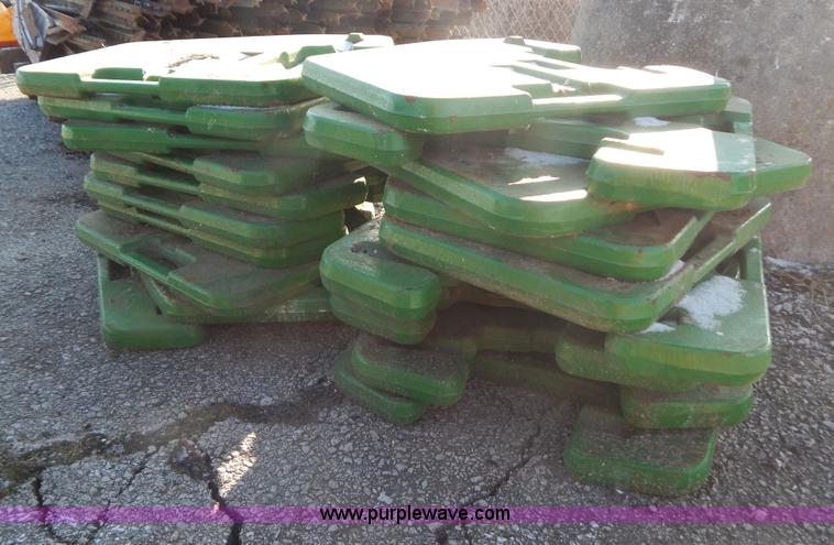 image for item H3832 2009 John Deere 7630 MFWD tractor