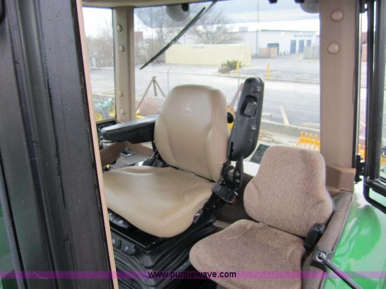 image for item H3832 2009 John Deere 7630 MFWD tractor