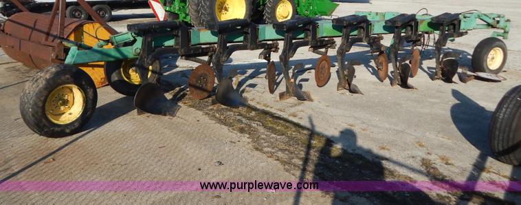image for item H3835 John Deere 2800 six bottom plow