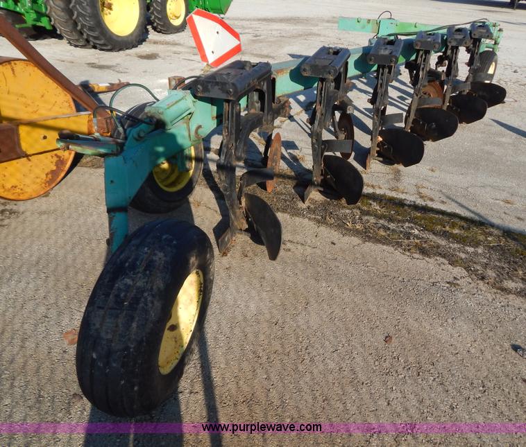 image for item H3835 John Deere 2800 six bottom plow