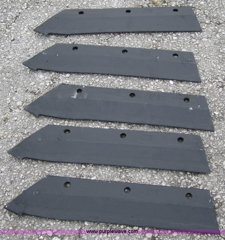 image for item H3835 John Deere 2800 six bottom plow