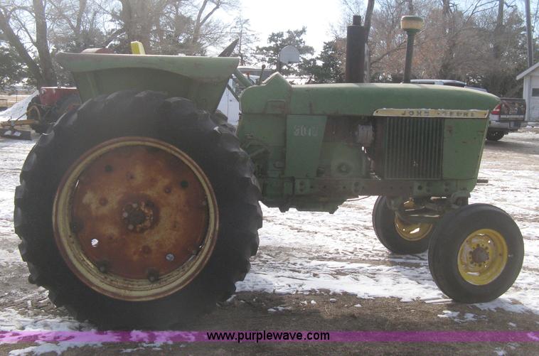 image for item I5736 1962 John Deere 3010 tractor