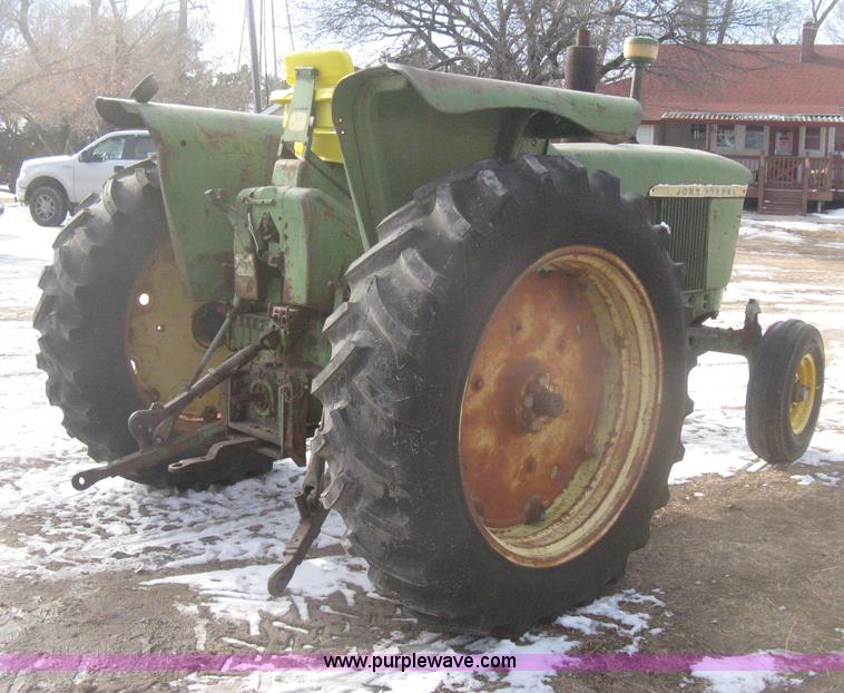 image for item I5736 1962 John Deere 3010 tractor