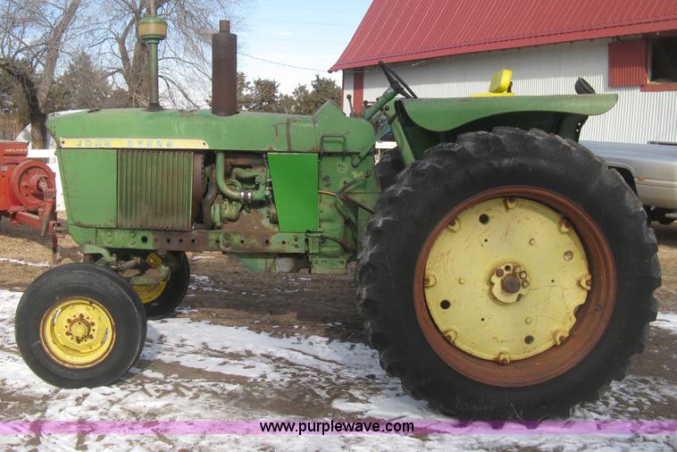image for item I5736 1962 John Deere 3010 tractor