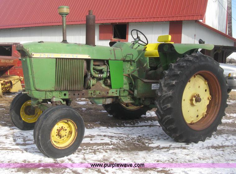 image for item I5736 1962 John Deere 3010 tractor