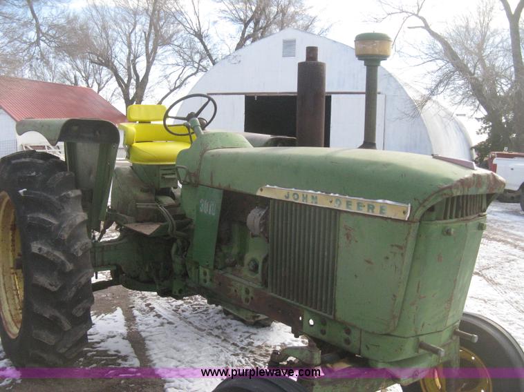 image for item I5736 1962 John Deere 3010 tractor