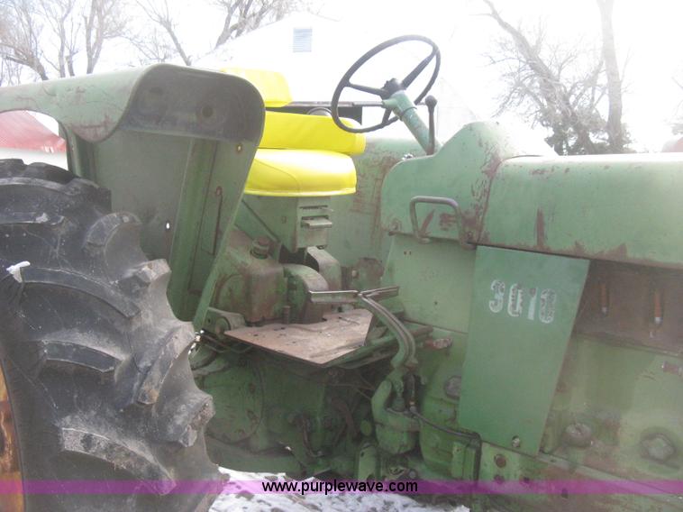image for item I5736 1962 John Deere 3010 tractor