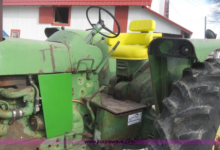 image for item I5736 1962 John Deere 3010 tractor