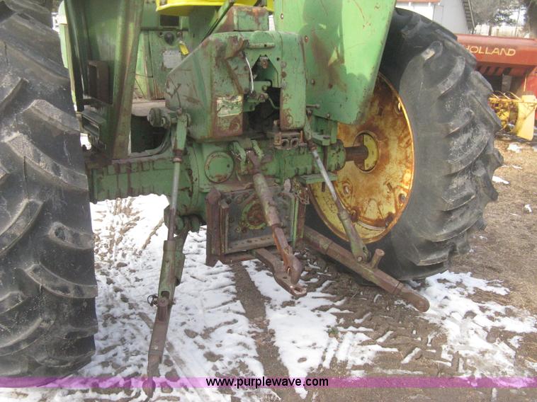 image for item I5736 1962 John Deere 3010 tractor