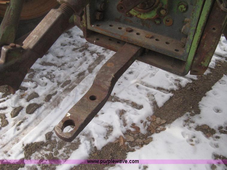 image for item I5736 1962 John Deere 3010 tractor