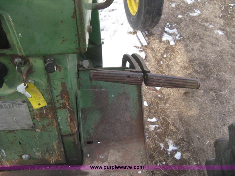 image for item I5736 1962 John Deere 3010 tractor