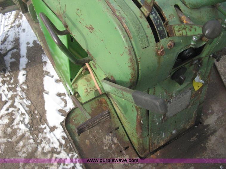 image for item I5736 1962 John Deere 3010 tractor