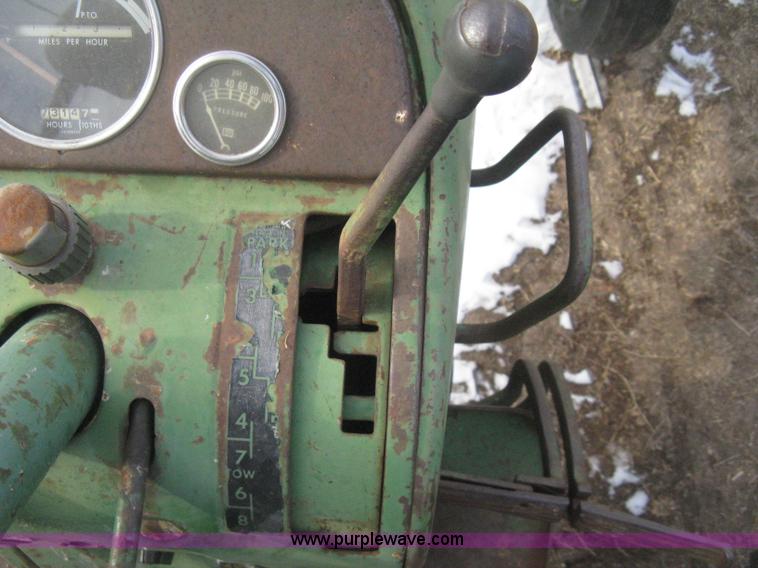 image for item I5736 1962 John Deere 3010 tractor