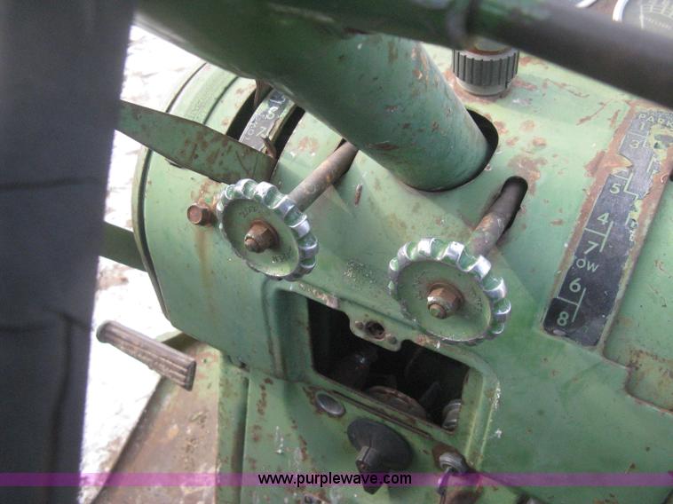 image for item I5736 1962 John Deere 3010 tractor