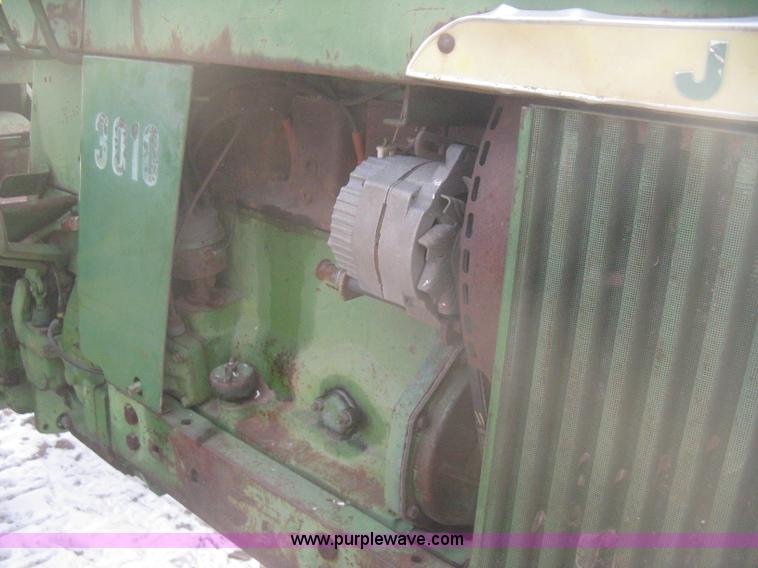 image for item I5736 1962 John Deere 3010 tractor