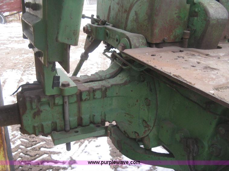 image for item I5736 1962 John Deere 3010 tractor