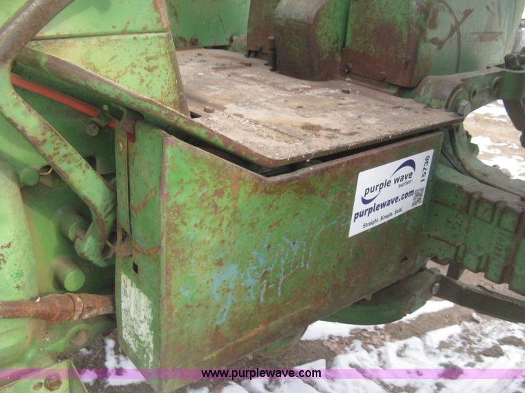 image for item I5736 1962 John Deere 3010 tractor