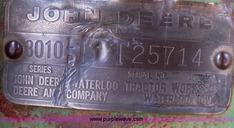 image for item I5736 1962 John Deere 3010 tractor