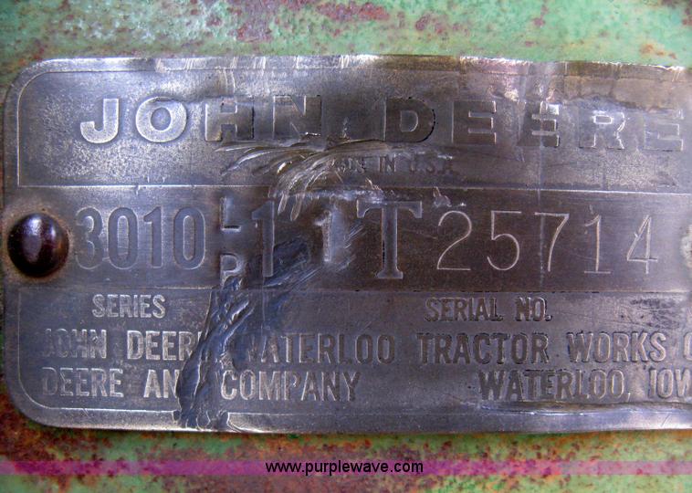 image for item I5736 1962 John Deere 3010 tractor