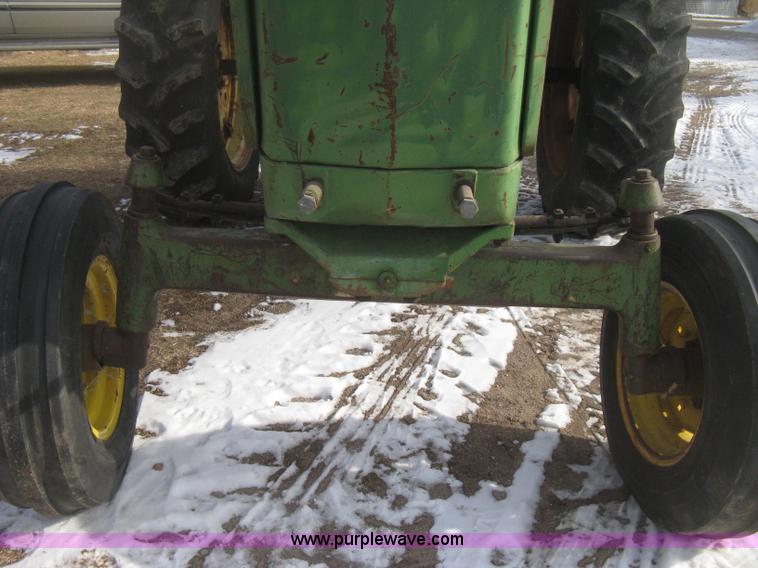 image for item I5736 1962 John Deere 3010 tractor