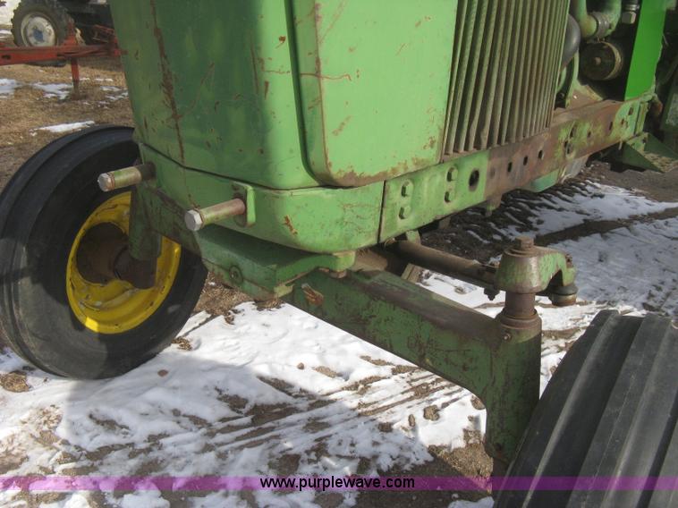 image for item I5736 1962 John Deere 3010 tractor