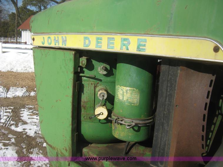 image for item I5736 1962 John Deere 3010 tractor