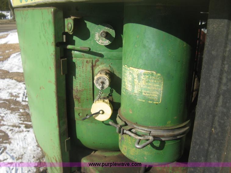 image for item I5736 1962 John Deere 3010 tractor