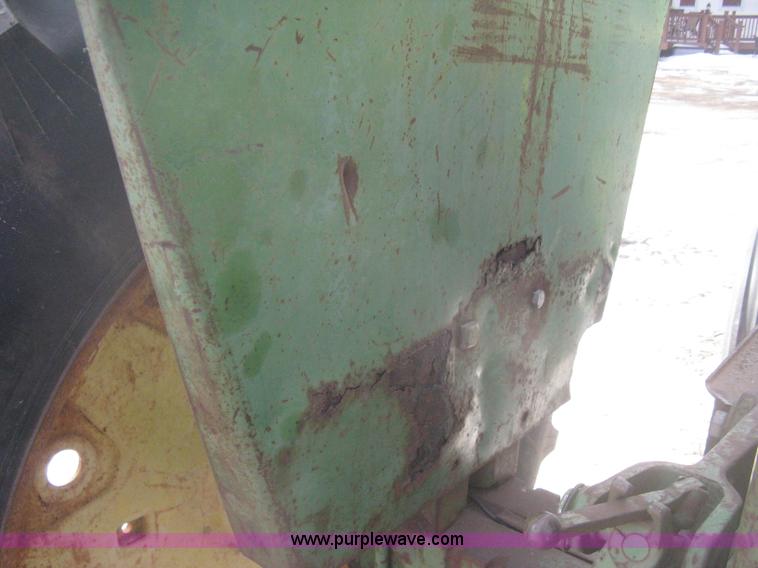 image for item I5736 1962 John Deere 3010 tractor