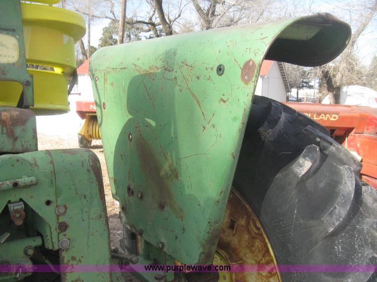 image for item I5736 1962 John Deere 3010 tractor