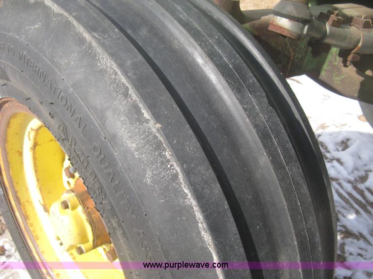 image for item I5736 1962 John Deere 3010 tractor