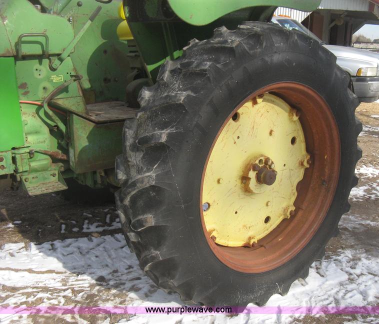 image for item I5736 1962 John Deere 3010 tractor