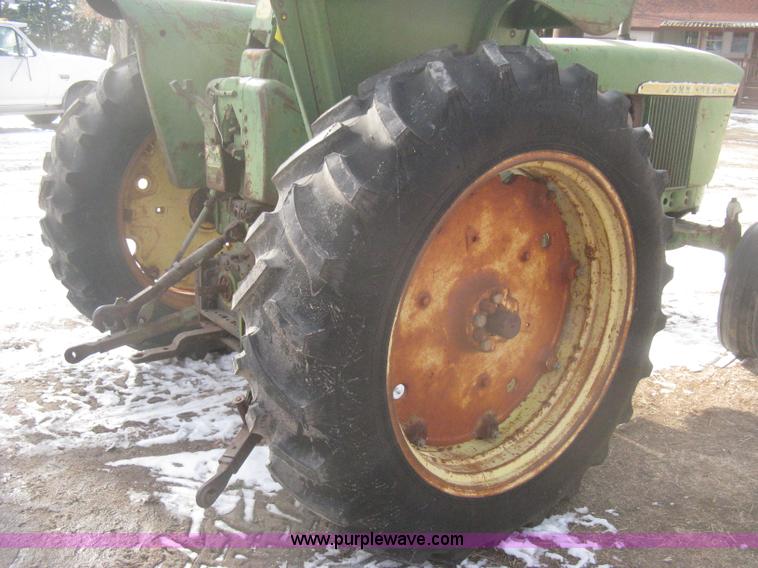image for item I5736 1962 John Deere 3010 tractor